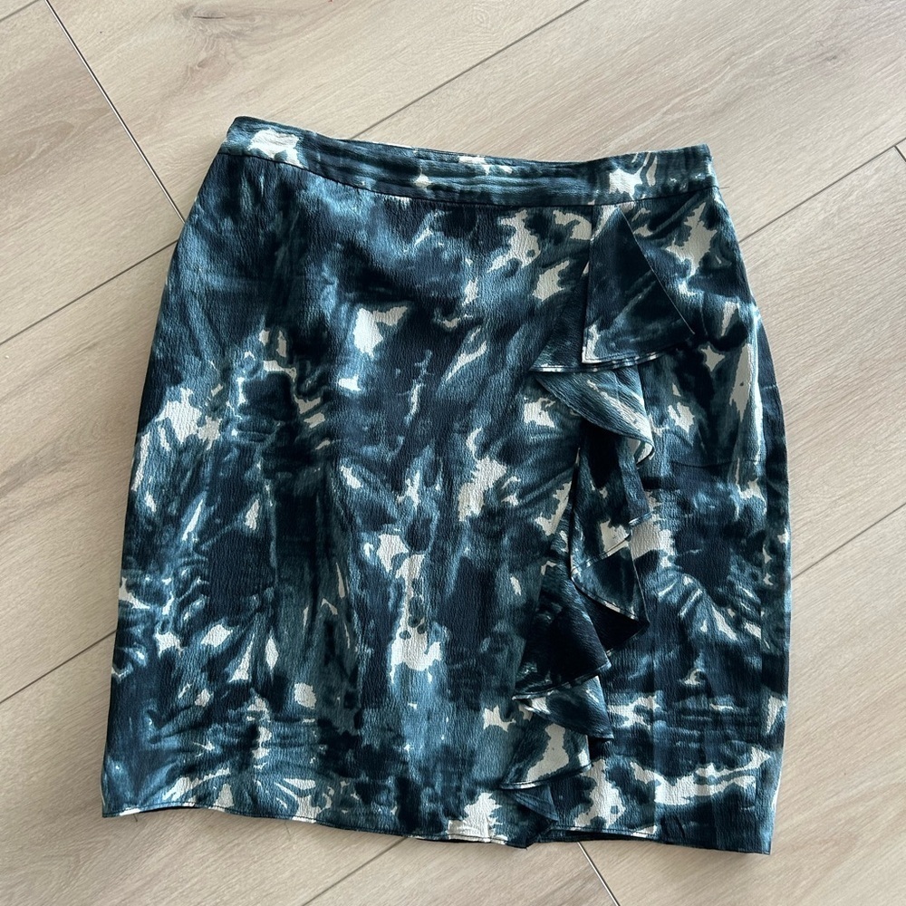 Ann Taylor Silk  Black Green  Printed Ruffle Front Faux Wrap Skirt size 4 lined
